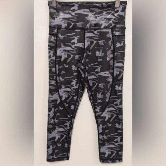 ZYIA Light n Tight Crop Leggings - Picture 3 of 9